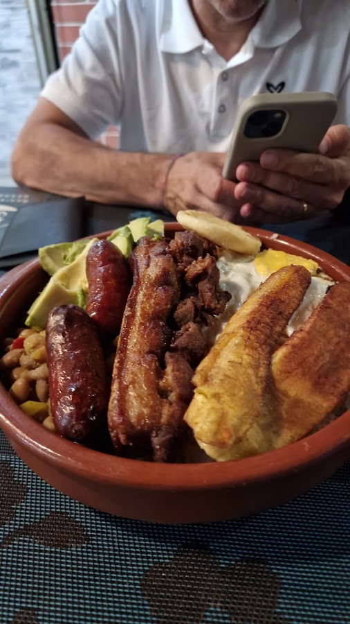Bar Restaurante Latino ~La Sabrosura~