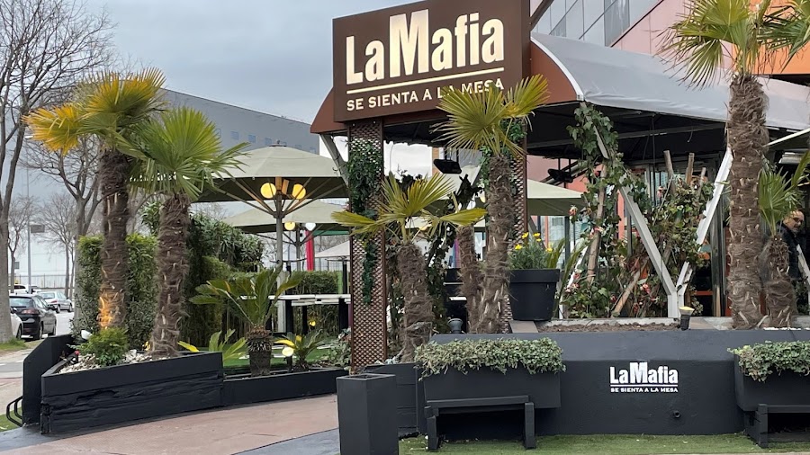 La Mafia se sienta a la mesa